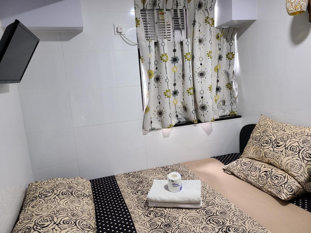 הונג קונג Hostel 16 Paris Guest House Block E Reception 10Th Floor מראה חיצוני תמונה