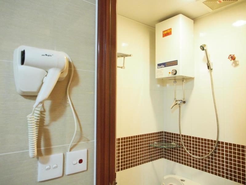 הונג קונג Hostel 16 Paris Guest House Block E Reception 10Th Floor מראה חיצוני תמונה