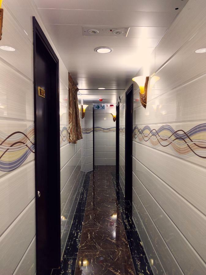 הונג קונג Hostel 16 Paris Guest House Block E Reception 10Th Floor מראה חיצוני תמונה