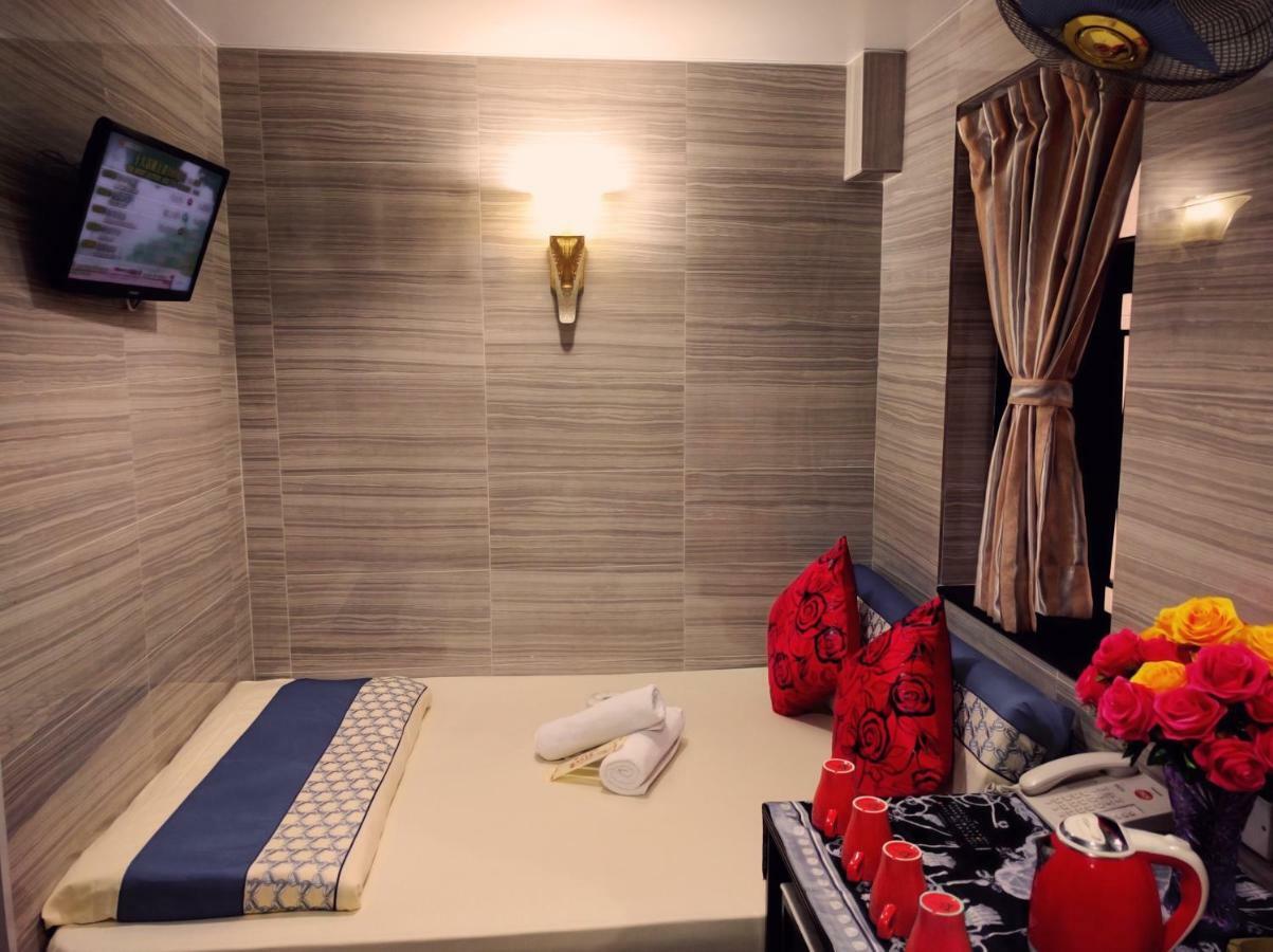 הונג קונג Hostel 16 Paris Guest House Block E Reception 10Th Floor מראה חיצוני תמונה