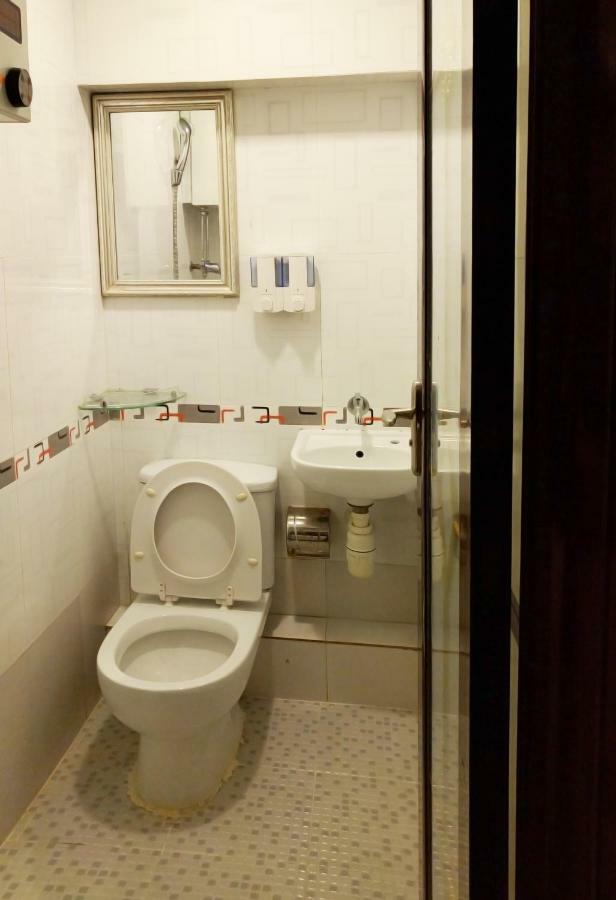 הונג קונג Hostel 16 Paris Guest House Block E Reception 10Th Floor מראה חיצוני תמונה
