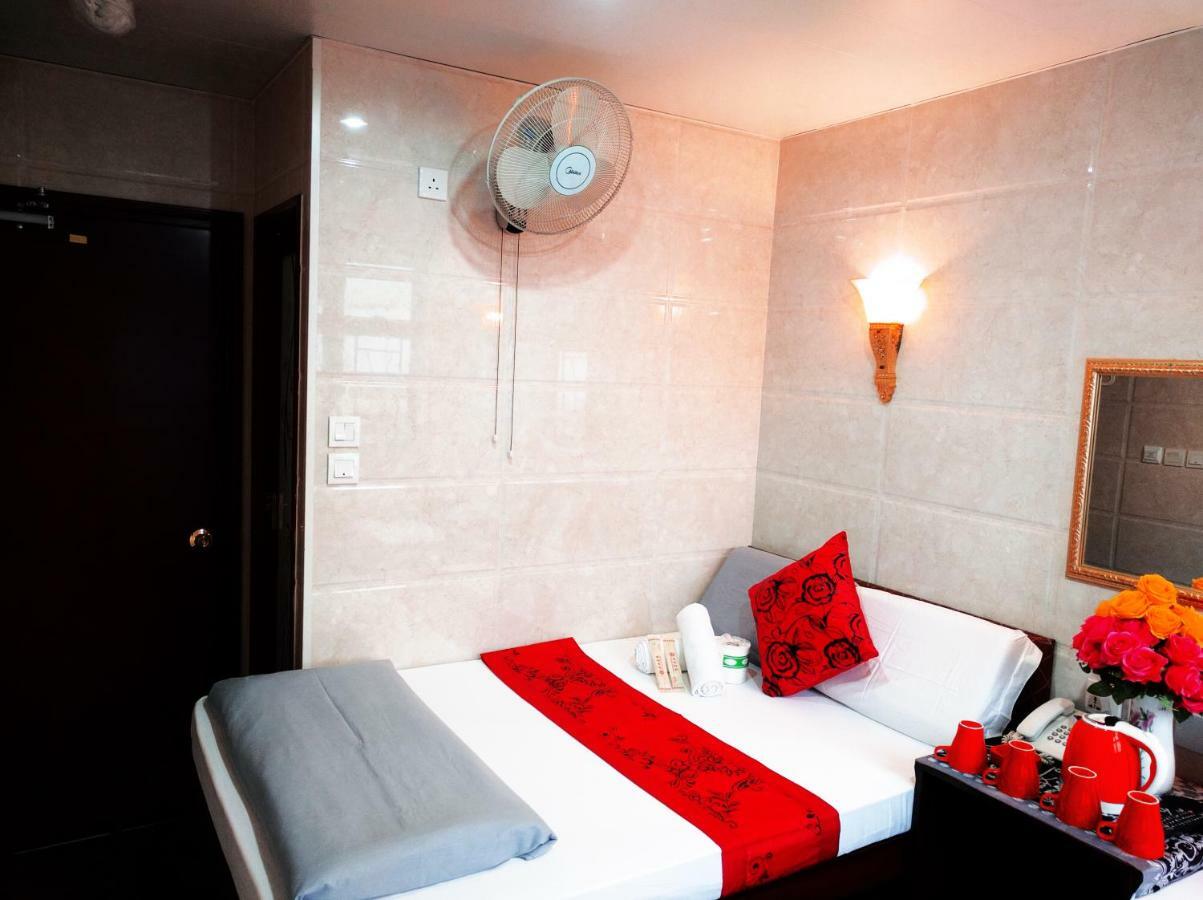 הונג קונג Hostel 16 Paris Guest House Block E Reception 10Th Floor מראה חיצוני תמונה