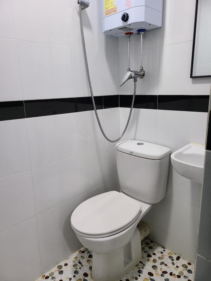 הונג קונג Hostel 16 Paris Guest House Block E Reception 10Th Floor מראה חיצוני תמונה