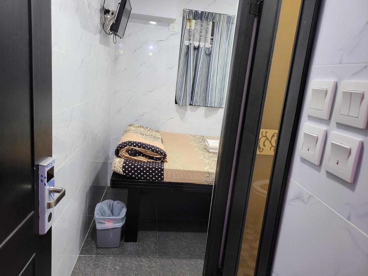 הונג קונג Hostel 16 Paris Guest House Block E Reception 10Th Floor מראה חיצוני תמונה
