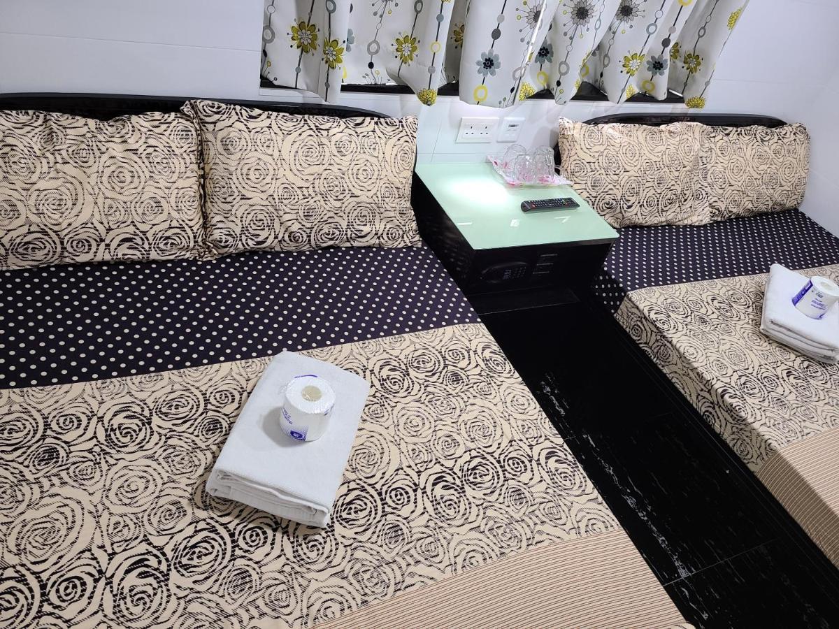 הונג קונג Hostel 16 Paris Guest House Block E Reception 10Th Floor מראה חיצוני תמונה